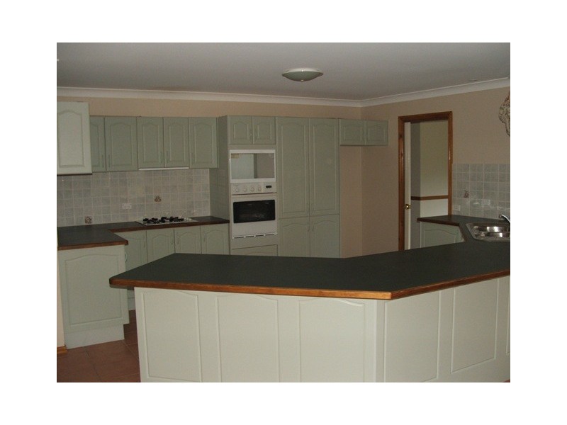 3 Farmgate Dr, Bathurst NSW 2795