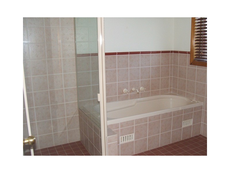 3 Farmgate Dr, Bathurst NSW 2795