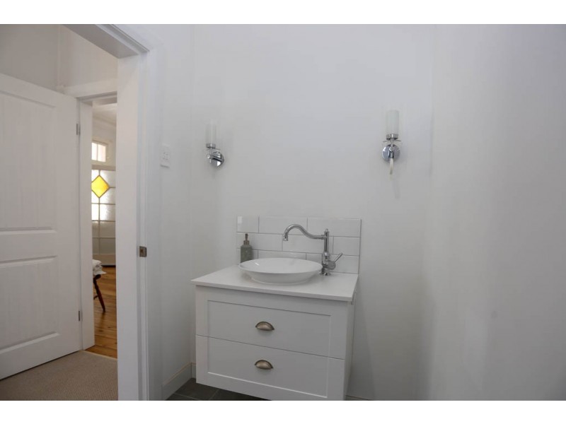 241 Keppel Street, Bathurst NSW 2795