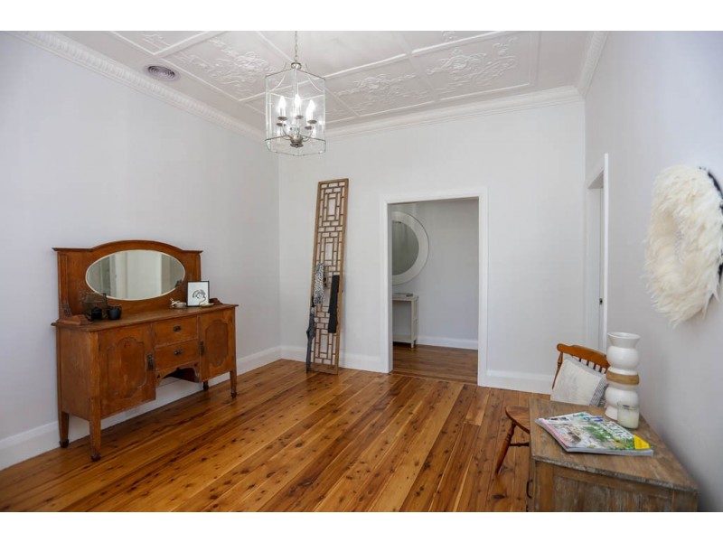 241 Keppel Street, Bathurst NSW 2795