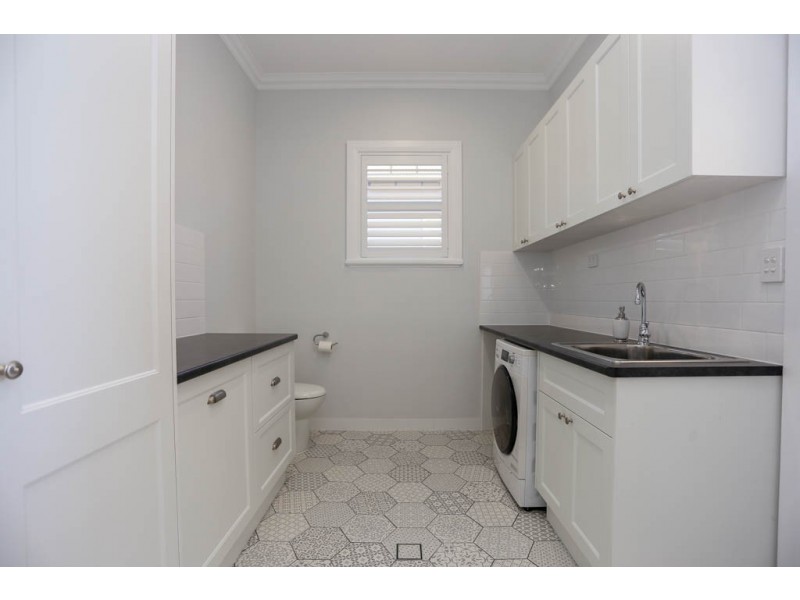 241 Keppel Street, Bathurst NSW 2795