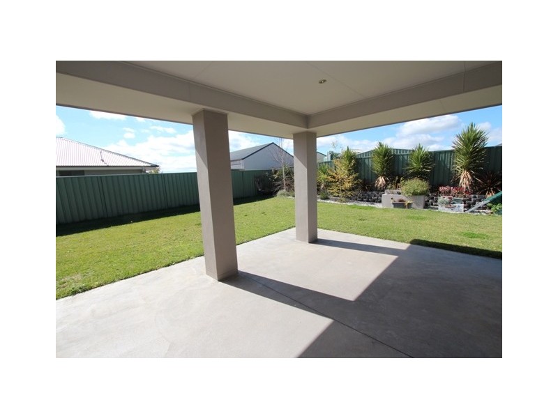 15 McGirr Pl, Bathurst NSW 2795