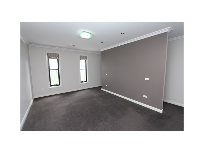 15 McGirr Pl, Bathurst NSW 2795