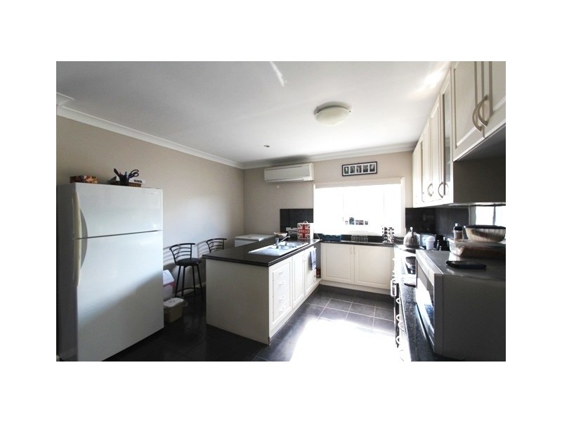 27 Lambert Street, Bathurst NSW 2795