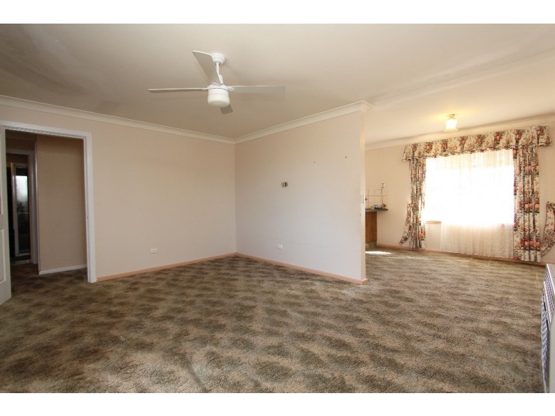 63 College Road, Bathurst NSW 2795