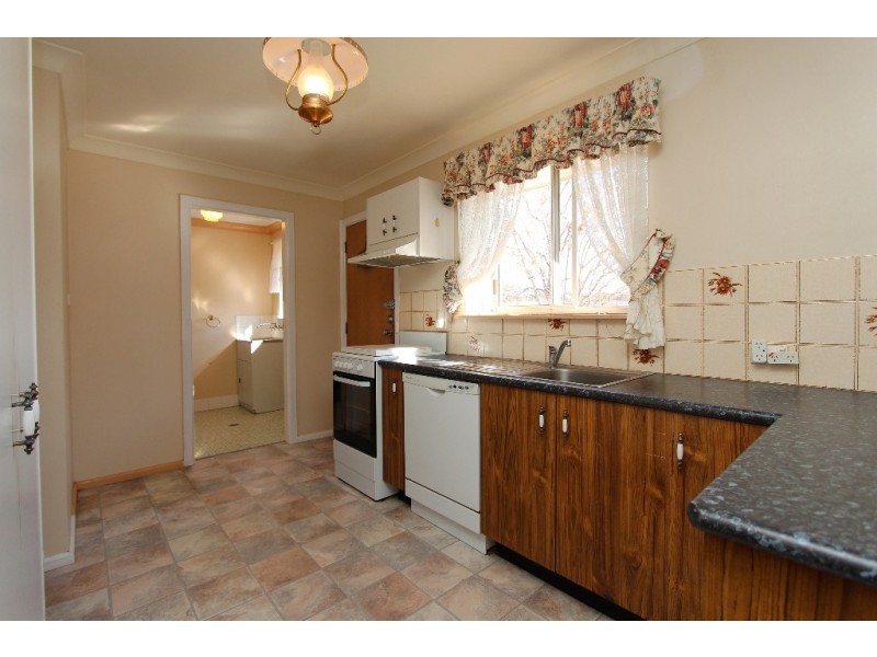 63 College Road, Bathurst NSW 2795