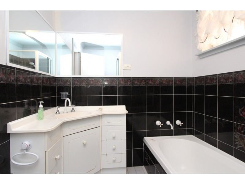 63 College Road, Bathurst NSW 2795