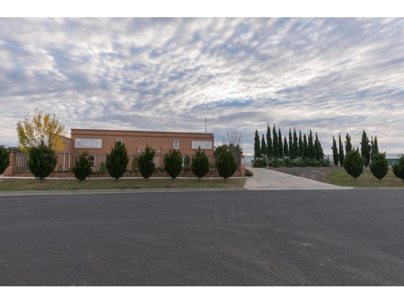 9 Lombard Drive, Bathurst NSW 2795