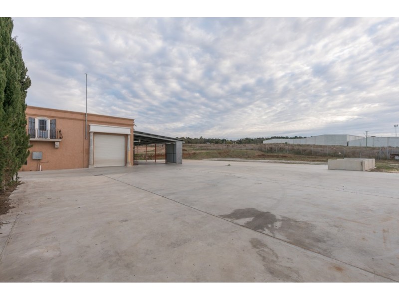 9 Lombard Drive, Bathurst NSW 2795