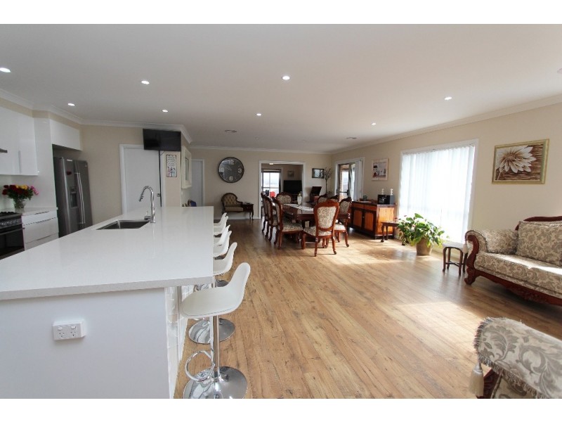 11 Knight Place, Llanarth NSW 2795