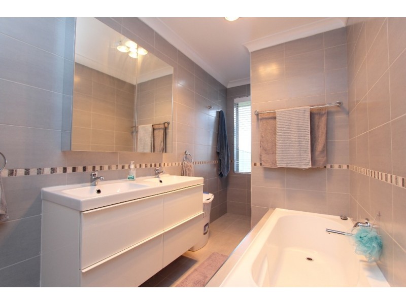 11 Knight Place, Llanarth NSW 2795