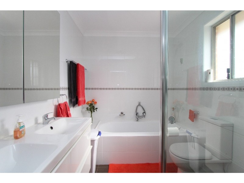 11 Knight Place, Llanarth NSW 2795