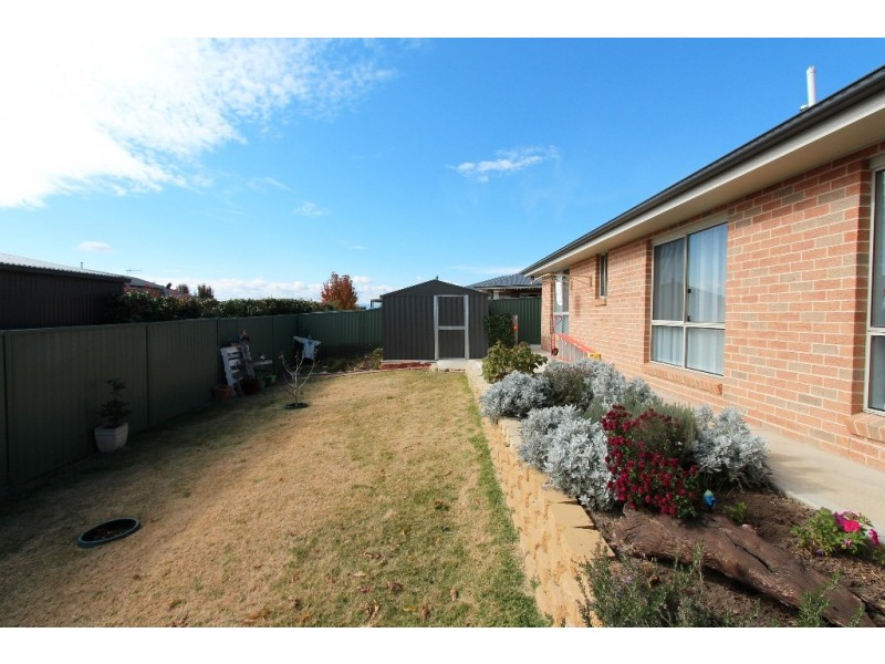 11 Knight Place, Llanarth NSW 2795