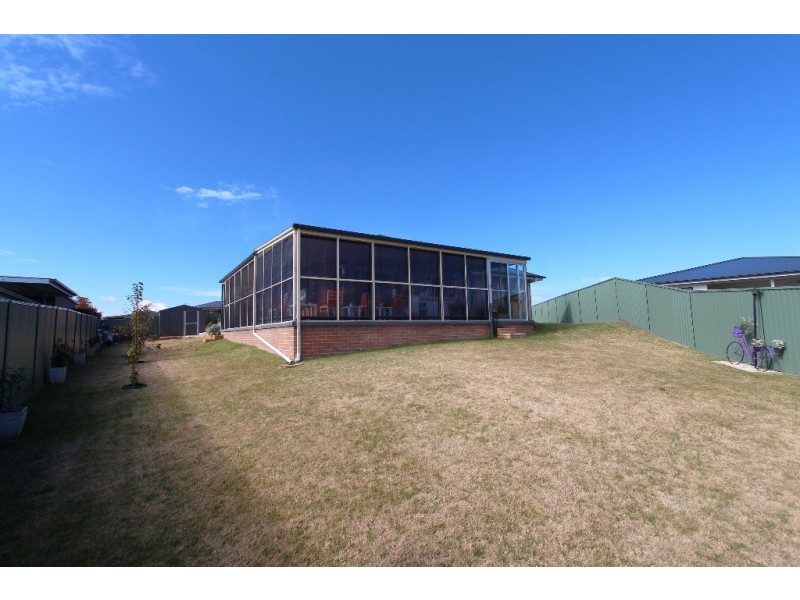 11 Knight Place, Llanarth NSW 2795