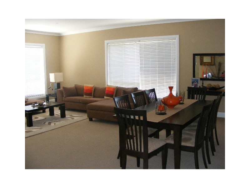 27 James Barnett Dr, Bathurst NSW 2795