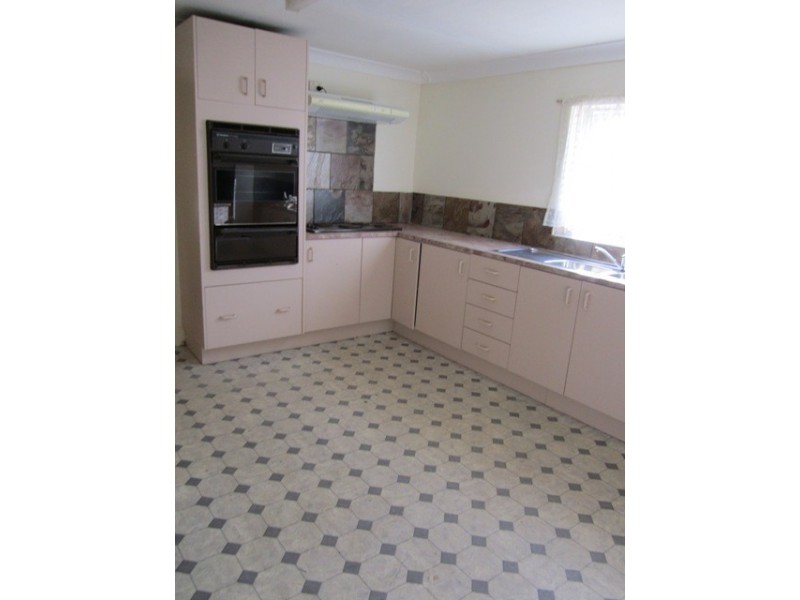 32 Vale Road, Bathurst NSW 2795