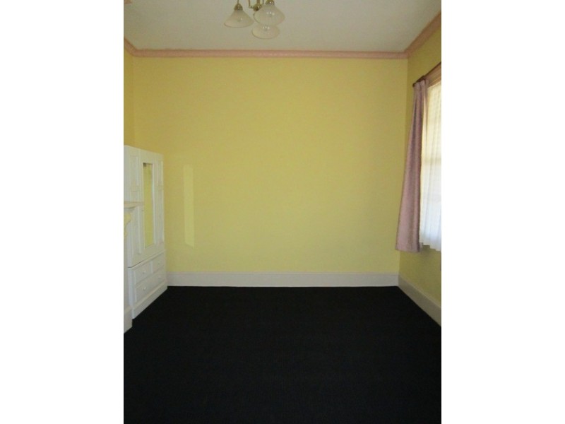 32 Vale Road, Bathurst NSW 2795