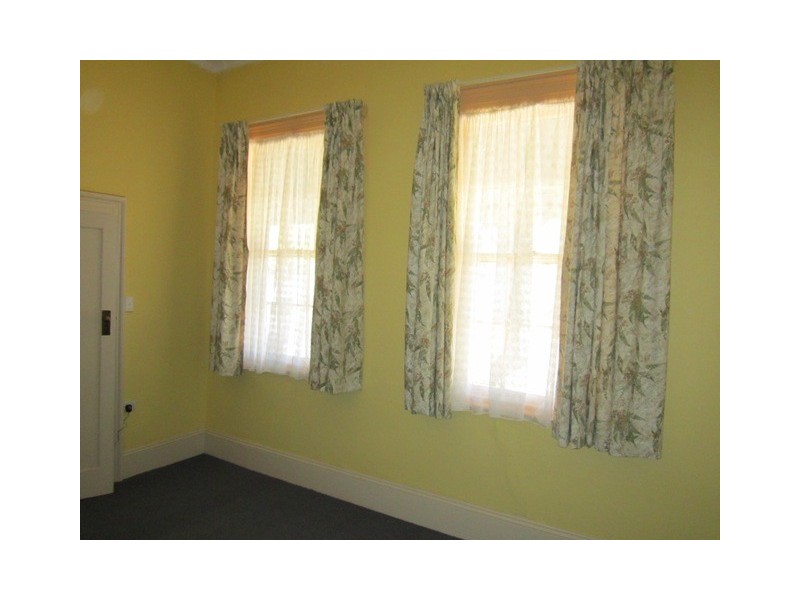 32 Vale Road, Bathurst NSW 2795