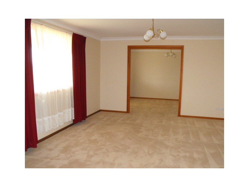 24 Kurumben Place, Bathurst NSW 2795