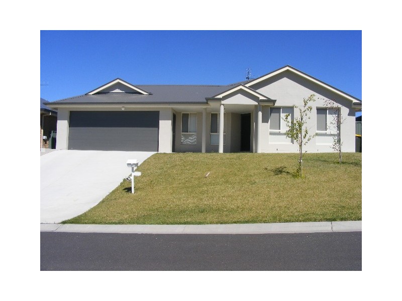4   Freeman, Bathurst NSW 2795