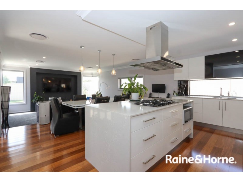 11 Keane Drive, Kelso NSW 2795