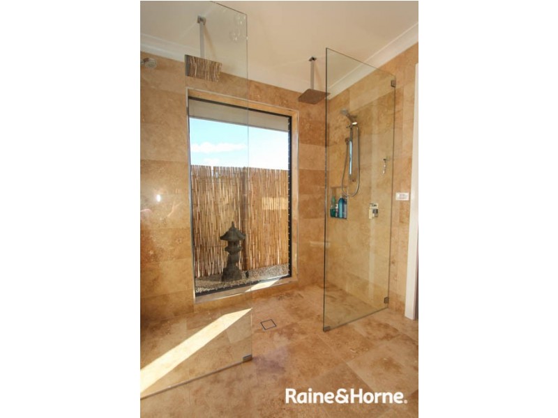 11 Keane Drive, Kelso NSW 2795