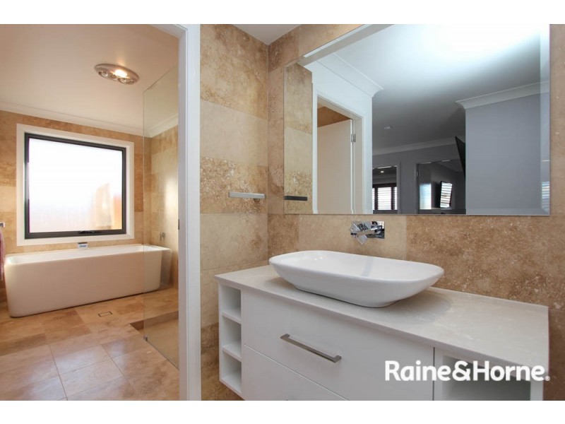 11 Keane Drive, Kelso NSW 2795