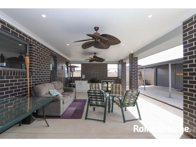 11 Keane Drive, Kelso NSW 2795