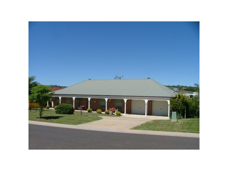 6 Finley Close, Bathurst NSW 2795