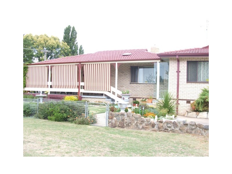 24 Kefford St, Bathurst NSW 2795