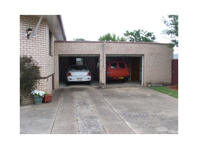 24 Kefford St, Bathurst NSW 2795