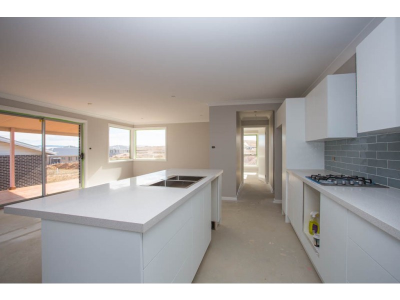 7 IGNATIUS PLACE, Kelso NSW 2795
