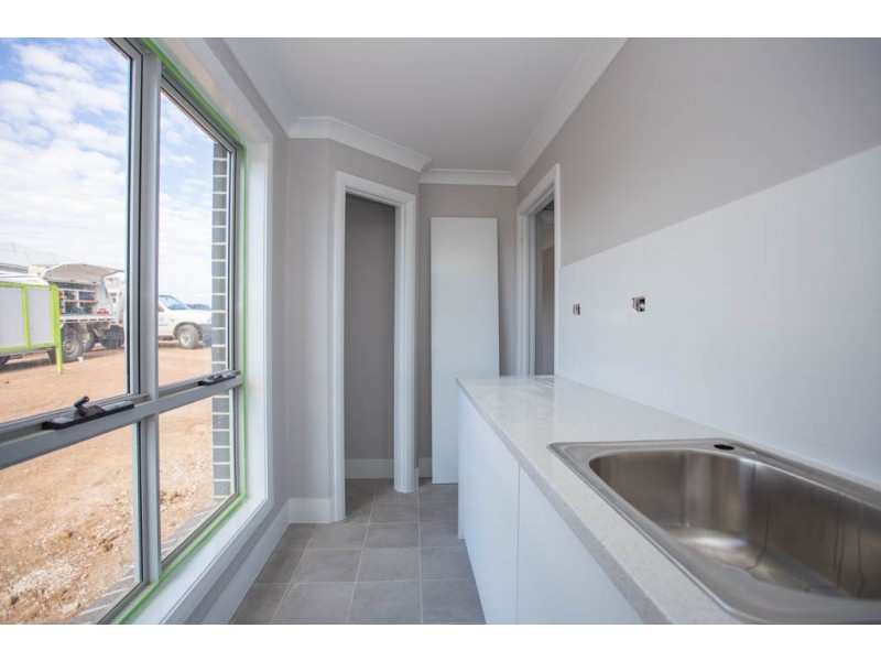 7 IGNATIUS PLACE, Kelso NSW 2795