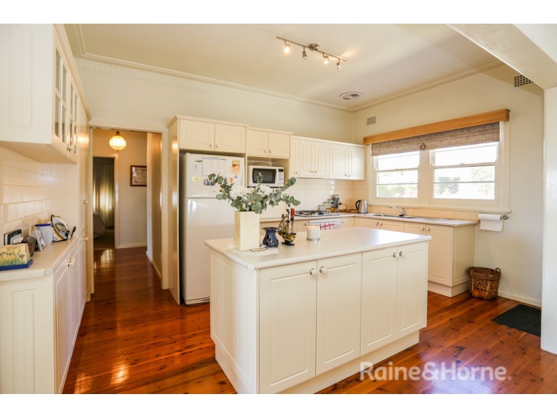 6 Rosehill Street, West Bathurst NSW 2795