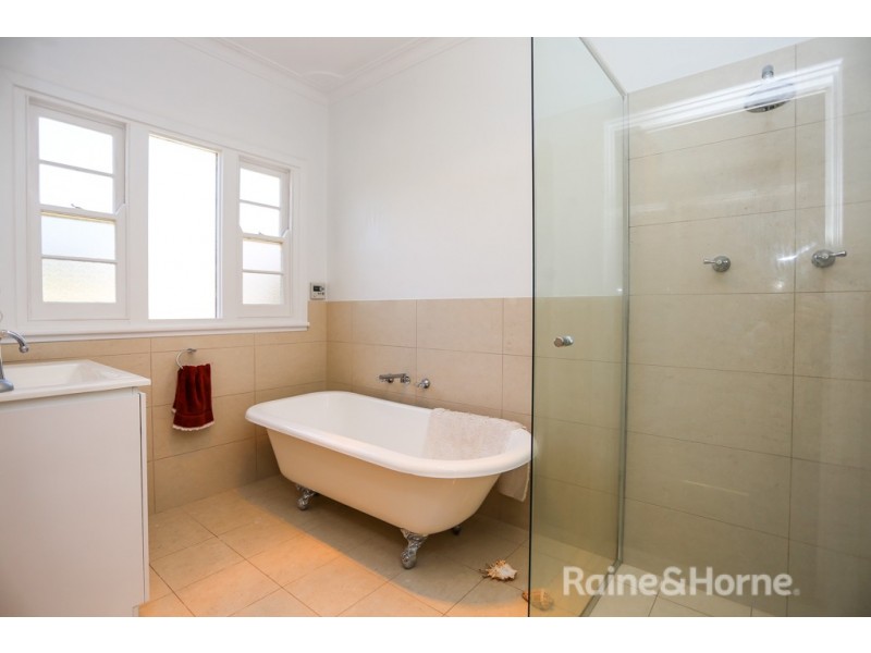 6 Rosehill Street, West Bathurst NSW 2795