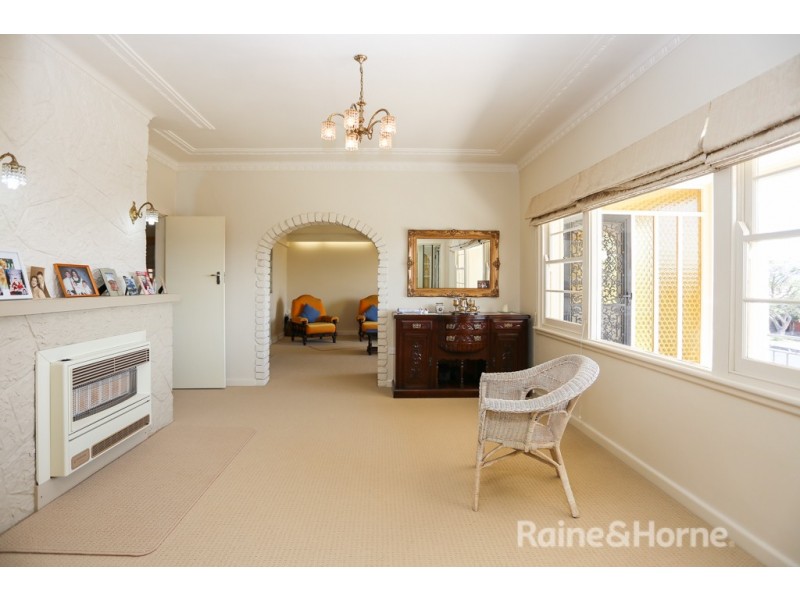 6 Rosehill Street, West Bathurst NSW 2795