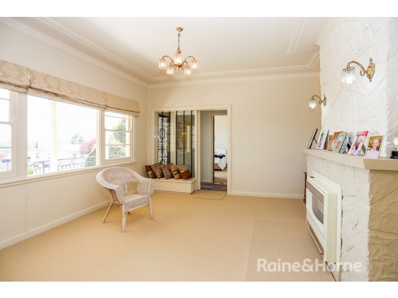 6 Rosehill Street, West Bathurst NSW 2795