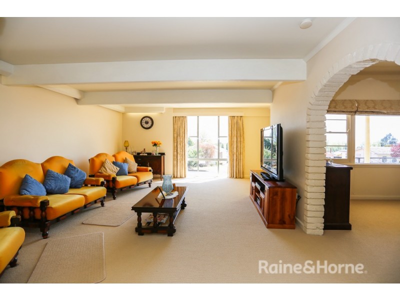 6 Rosehill Street, West Bathurst NSW 2795