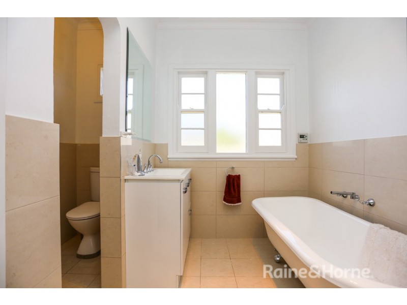 6 Rosehill Street, West Bathurst NSW 2795