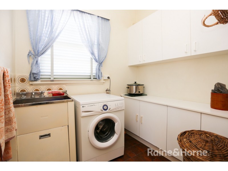 6 Rosehill Street, West Bathurst NSW 2795