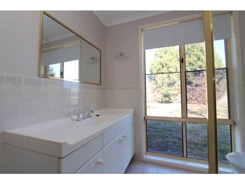 589 Vale Rd, Bathurst NSW 2795