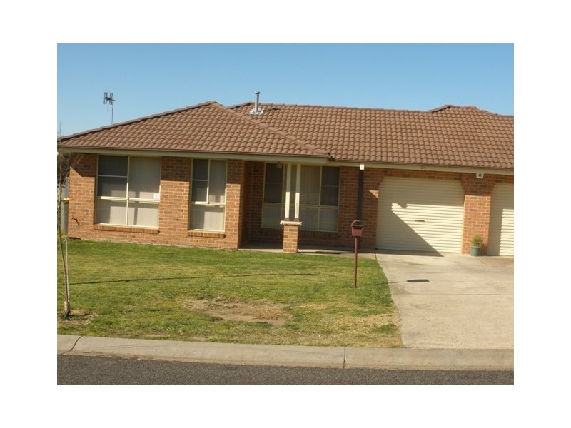 24 Dees close, Bathurst NSW 2795