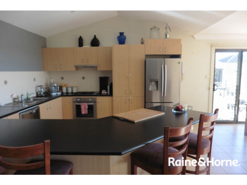 8 Hurley Cl, Windradyne NSW 2795