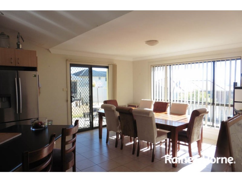8 Hurley Cl, Windradyne NSW 2795