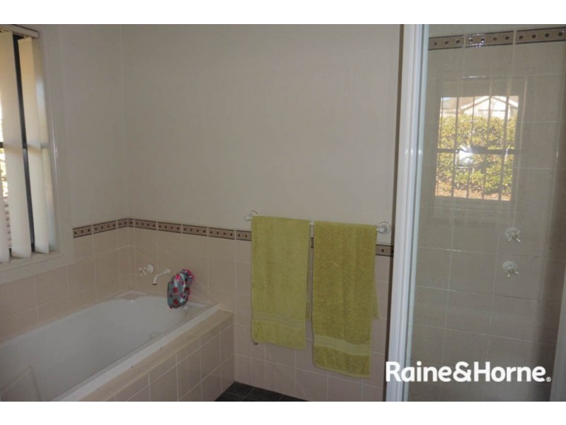 8 Hurley Cl, Windradyne NSW 2795