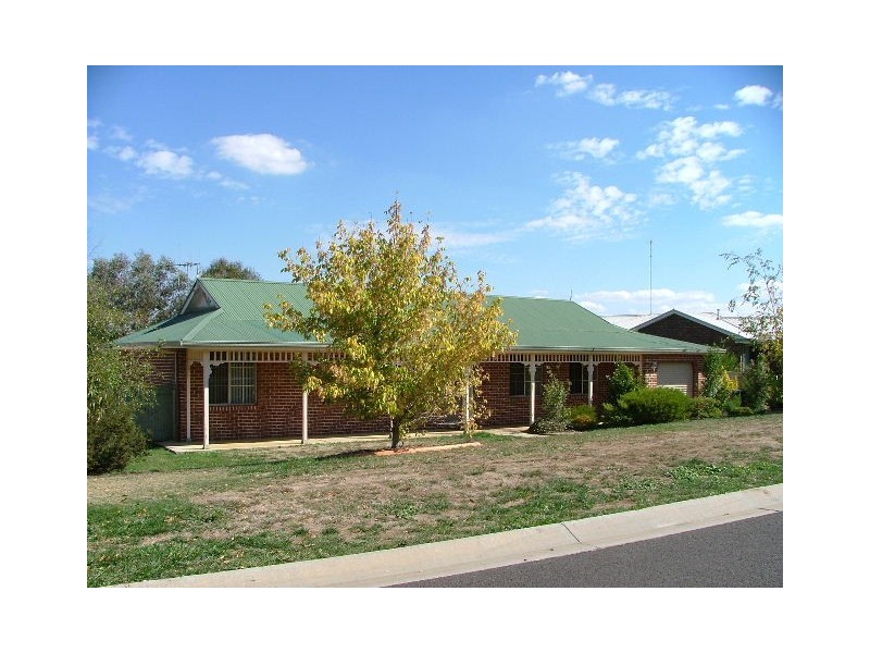 37 Freestone Way, Bathurst NSW 2795