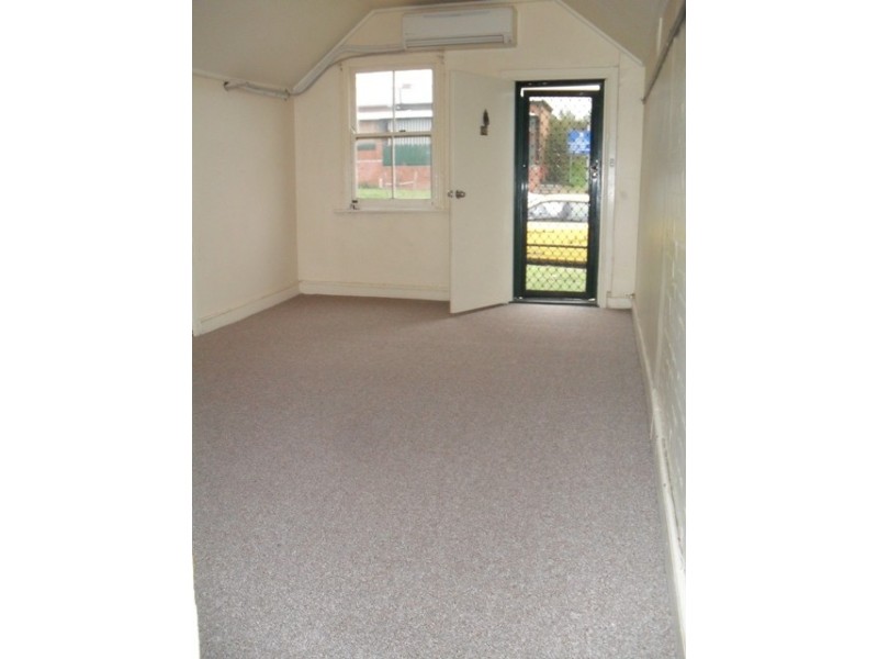 62 Seymour, Bathurst NSW 2795