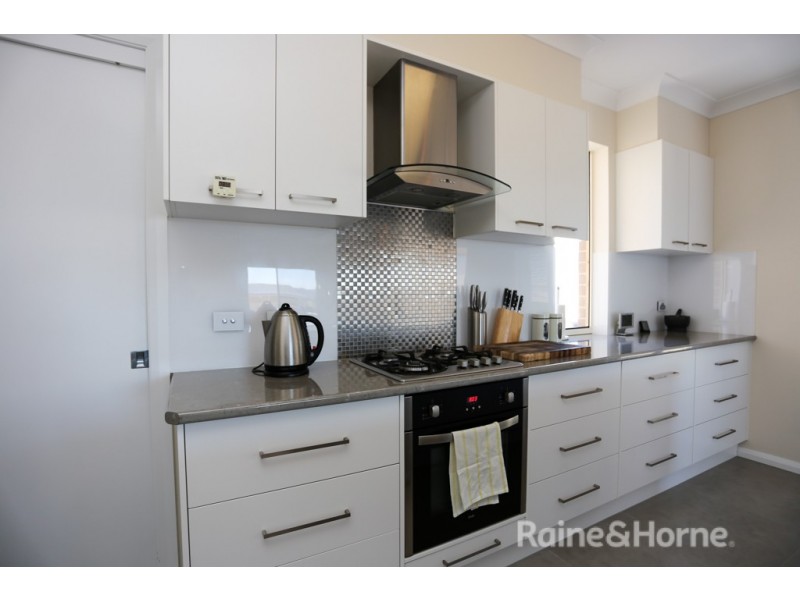 7 Billabong Close, Kelso NSW 2795