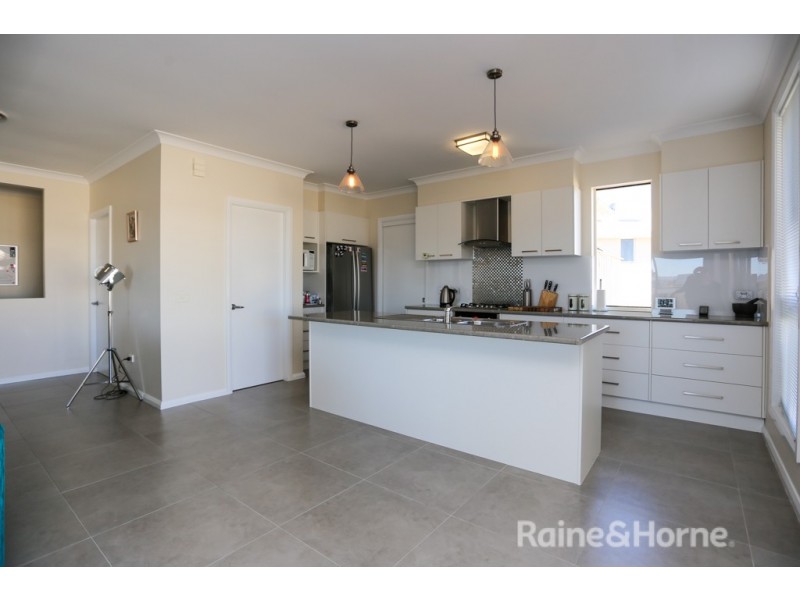 7 Billabong Close, Kelso NSW 2795