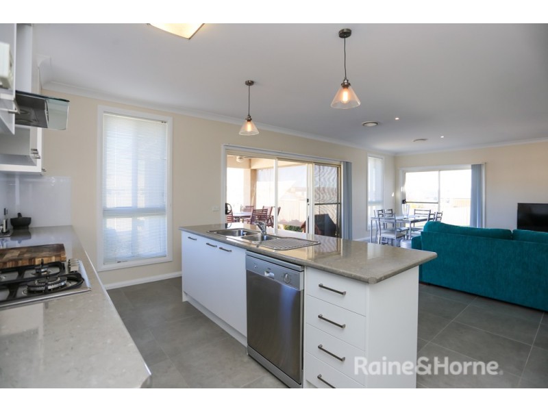 7 Billabong Close, Kelso NSW 2795